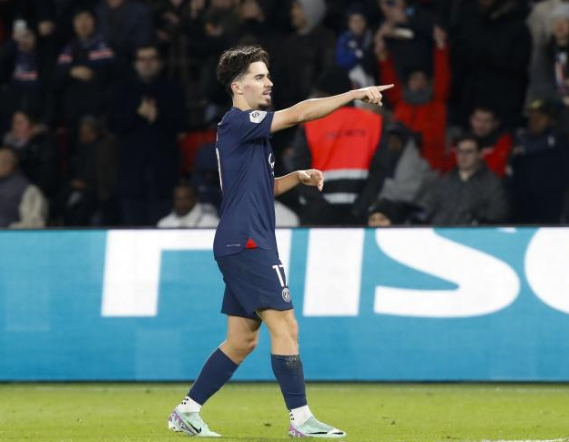 特能在右半 特能在右半